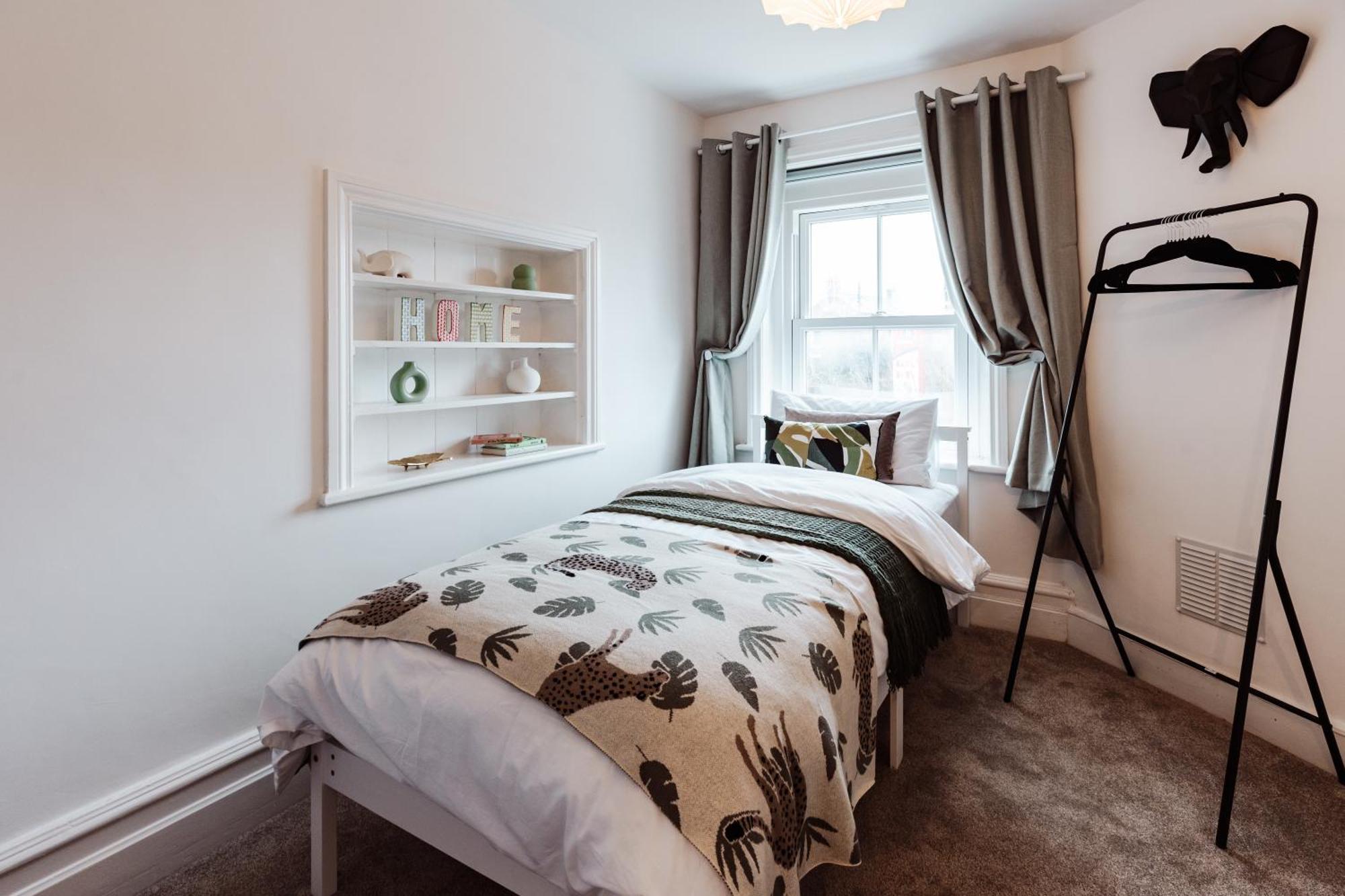 House With A Cinema And Games Room, Sleeps 17 Шрусбъри Екстериор снимка