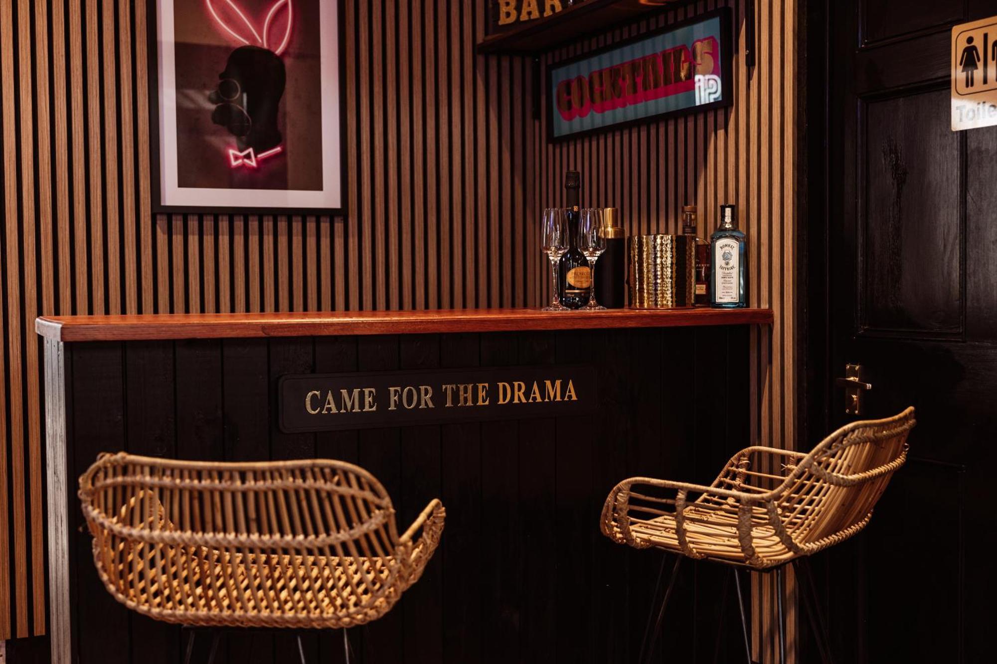 House With A Cinema And Games Room, Sleeps 17 Шрусбъри Екстериор снимка