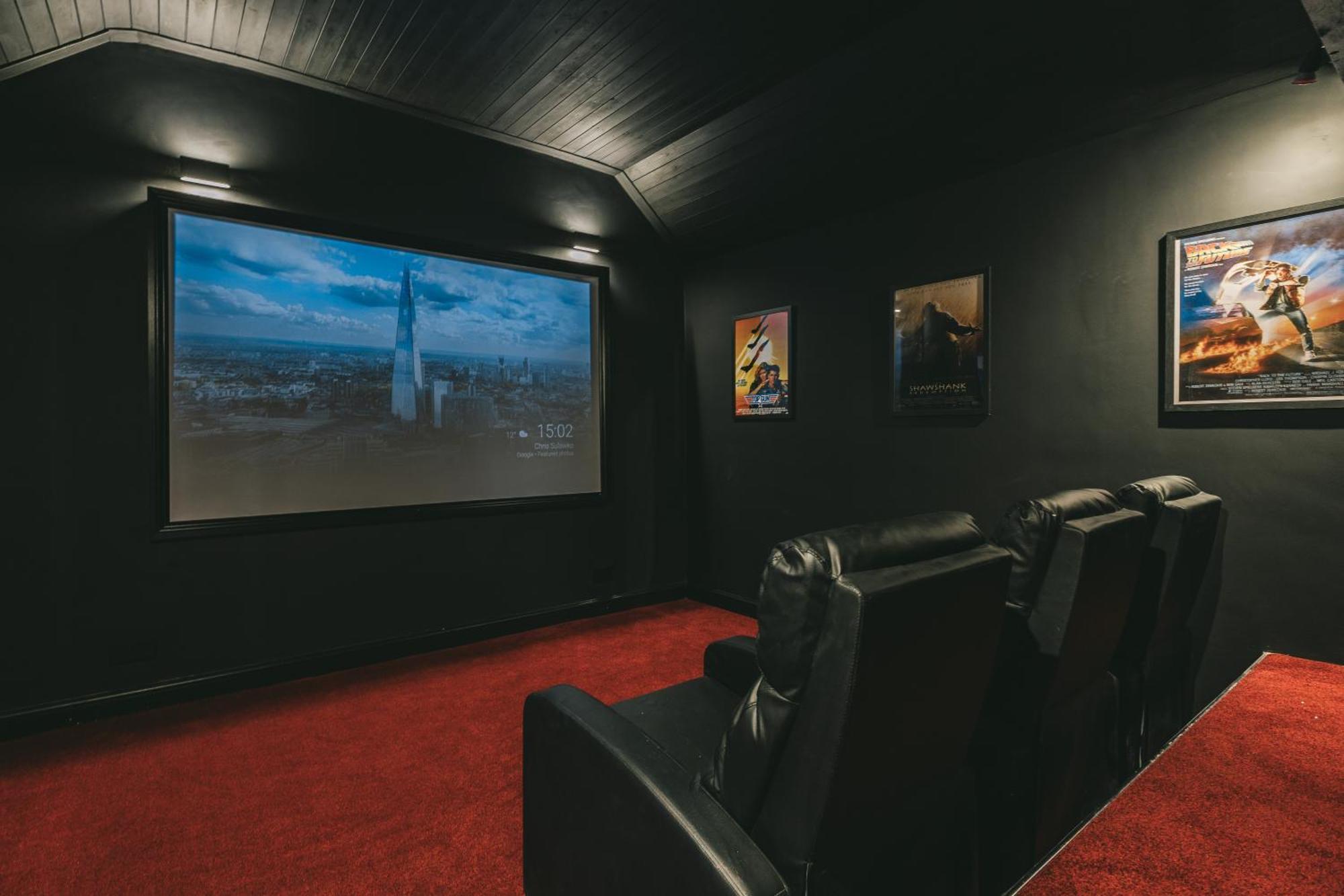 House With A Cinema And Games Room, Sleeps 17 Шрусбъри Екстериор снимка