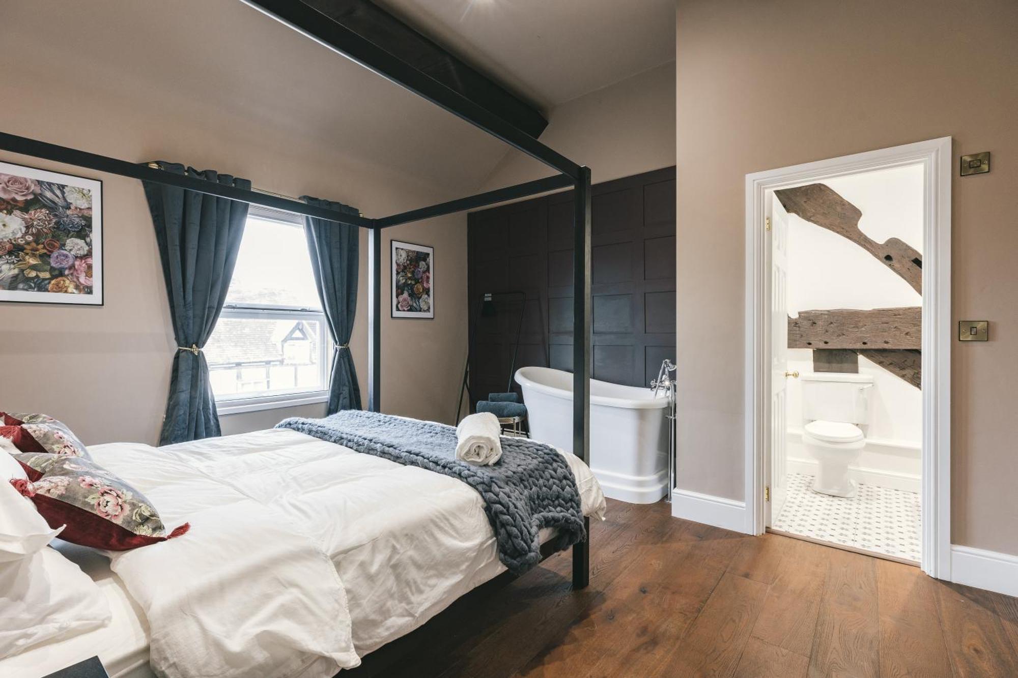 House With A Cinema And Games Room, Sleeps 17 Шрусбъри Екстериор снимка