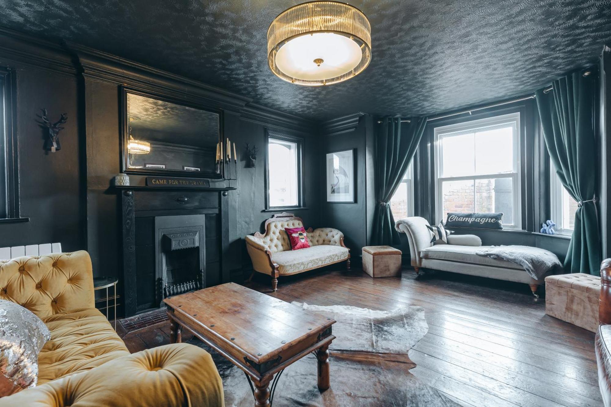House With A Cinema And Games Room, Sleeps 17 Шрусбъри Екстериор снимка